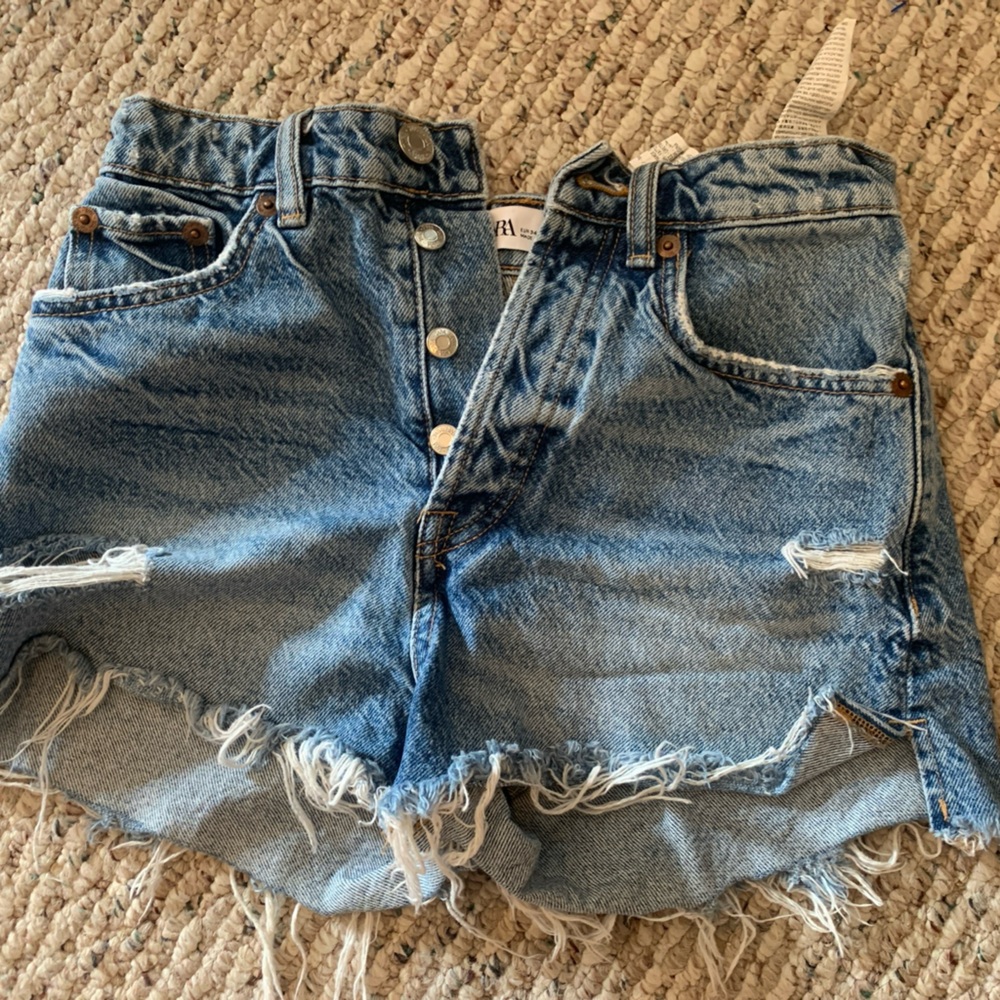 Zara women’s button fly, cutoff mid rise Jean shorts size 2